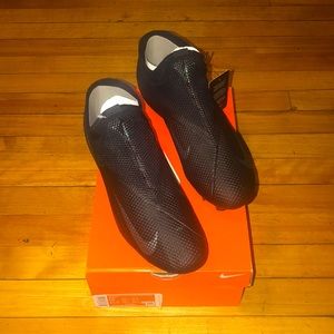Nike Phantom Vision 2 Academy DF FG  Soccer Cleat